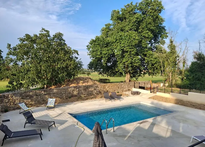 Le Clos De Ceintres Gæstehus